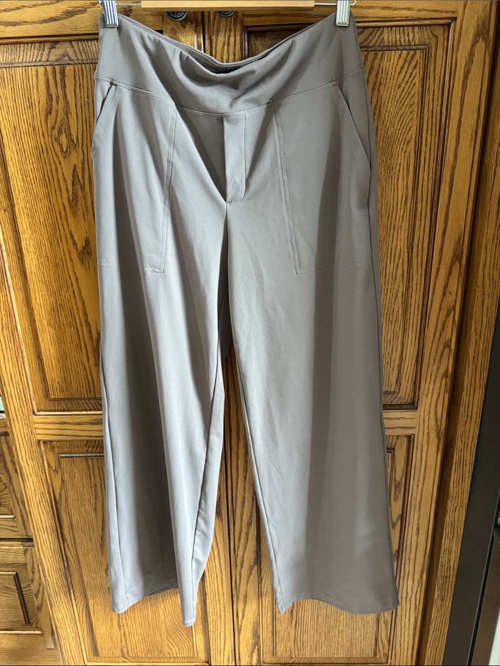 Wide-Leg Women’s Pants in Light Gray – Sleek Pull-On Style